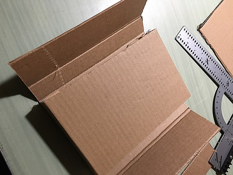 Second cardboard layer fitted crossways